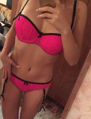 Карина, 26 лет — эромассаж для мужчин